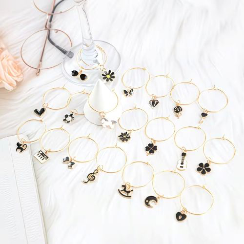 Conjunto de Peças de Decoração para Taças de Vinho 25mm - Dourado e Preto - 20un - Image 3