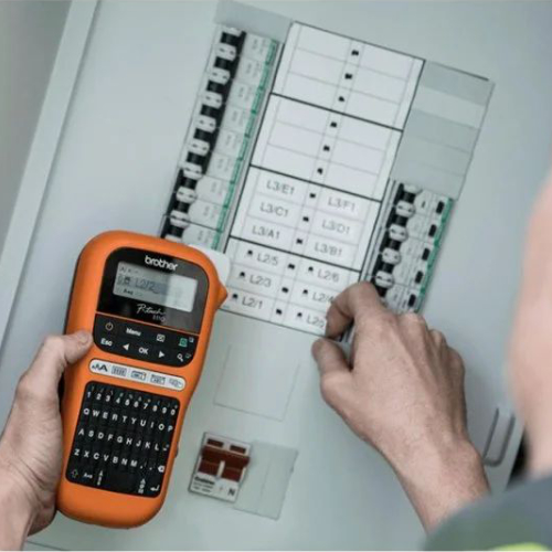 Impressora Transferência Térmica - BROTHER PT-E110 QWERTY - Portátil Preto / Laranja - Image 2